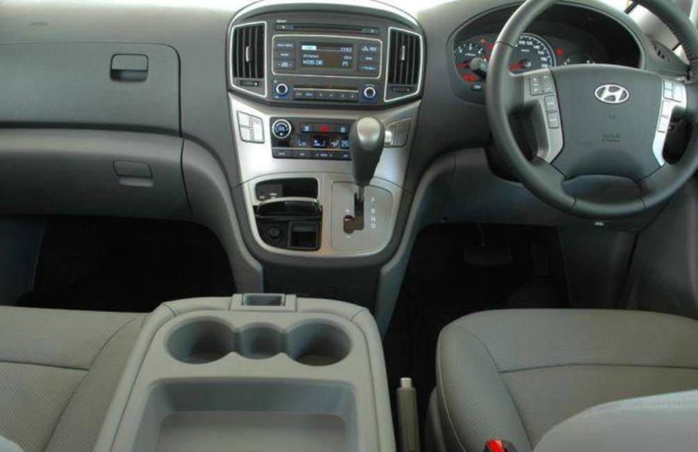 HYUNDAI H1 9 SEATER OR SIMILAR (1)