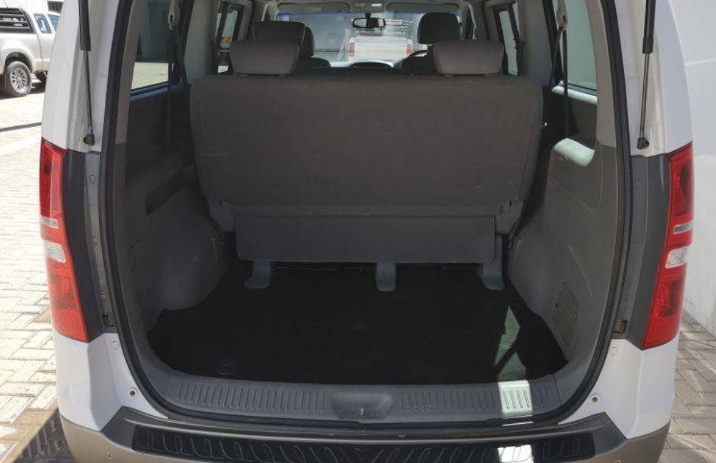 HYUNDAI H1 9 SEATER OR SIMILAR (2)